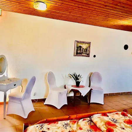 Apartment Erholung Im Schloß- Wc, Dusch, Bar- Gemeinsame Nutzung *
